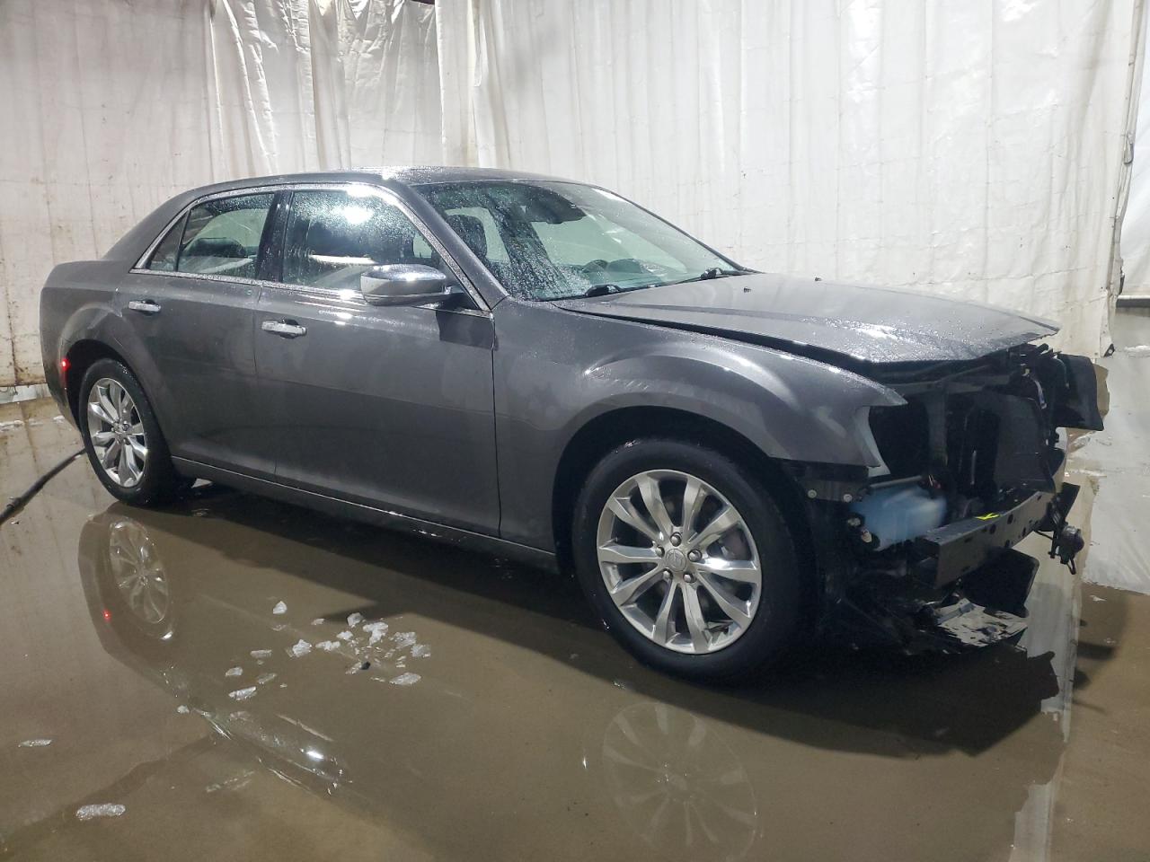 2018 Chrysler 300 - Image 4