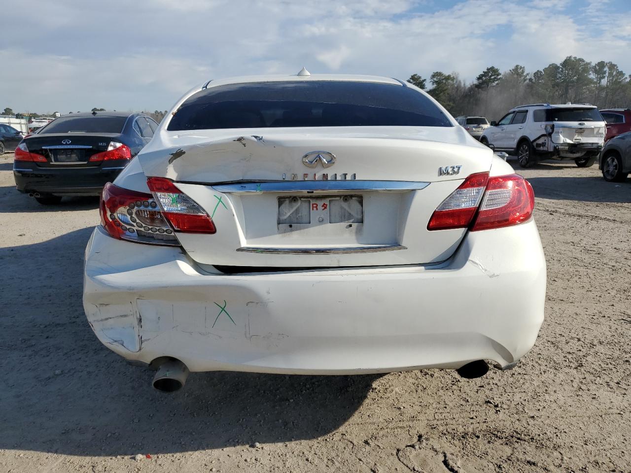 2011 Infiniti M - Image 6
