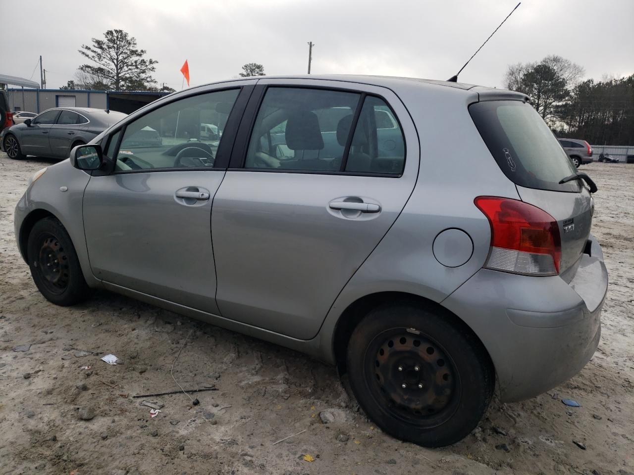2011 Toyota Yaris - Image 2