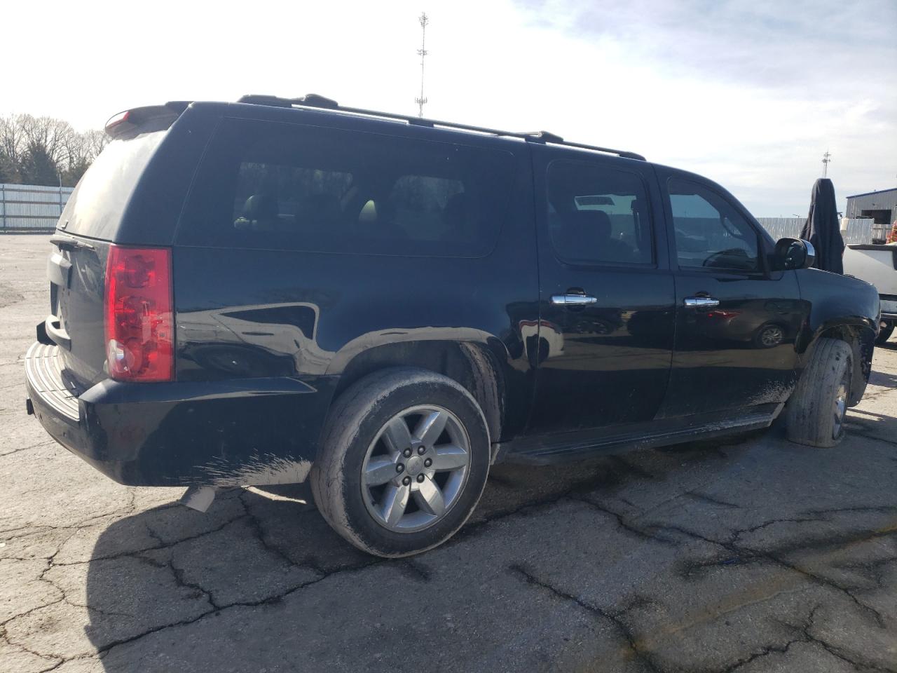 2010 GMC Yukon - Image 3
