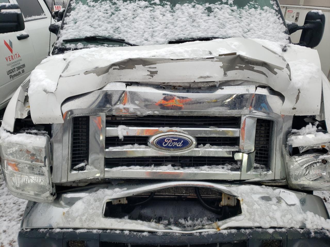 2015 Ford Econoline - Image 13
