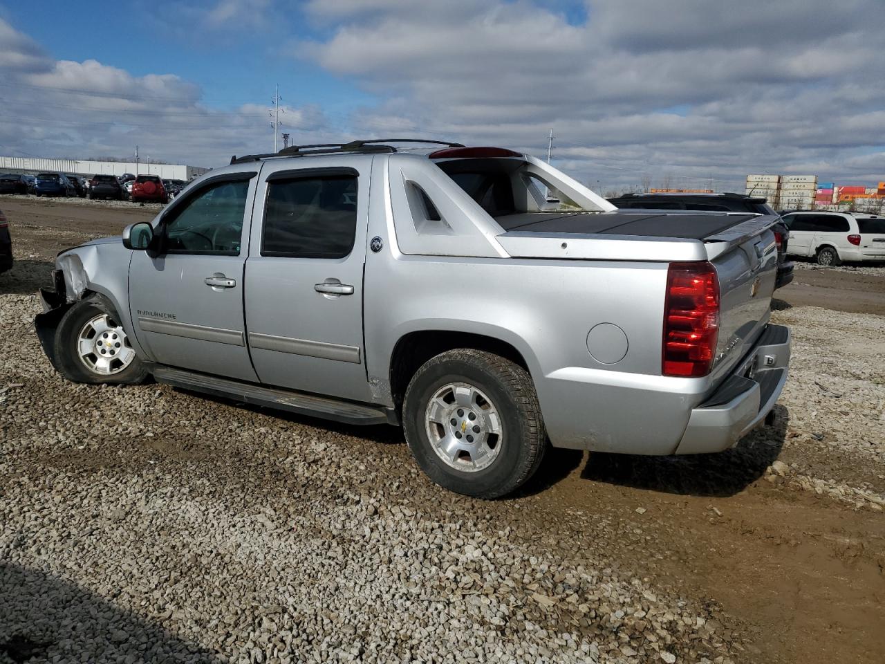 2013 Chevrolet Avalanche - Image 2