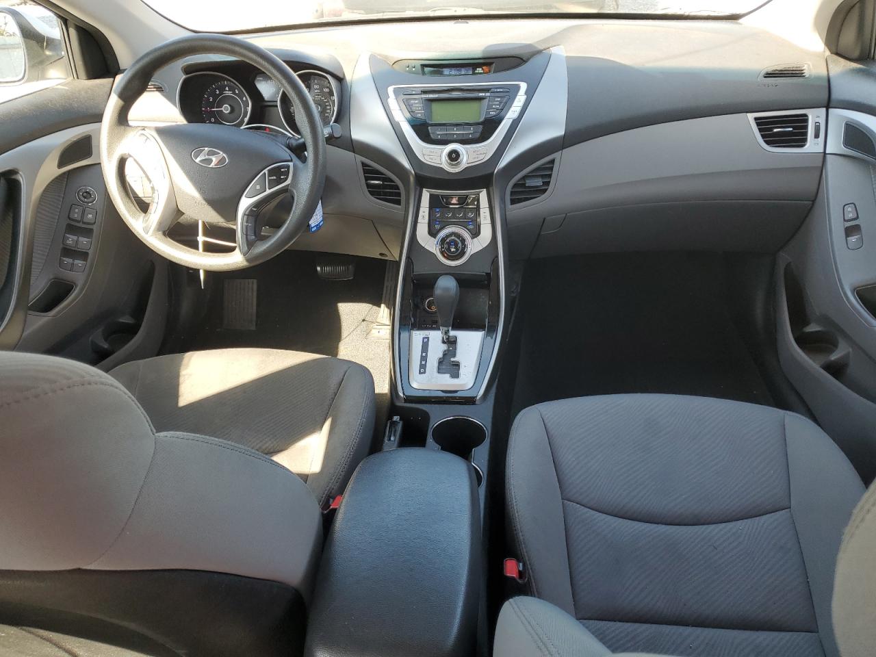 2012 Hyundai Elantra - Image 8