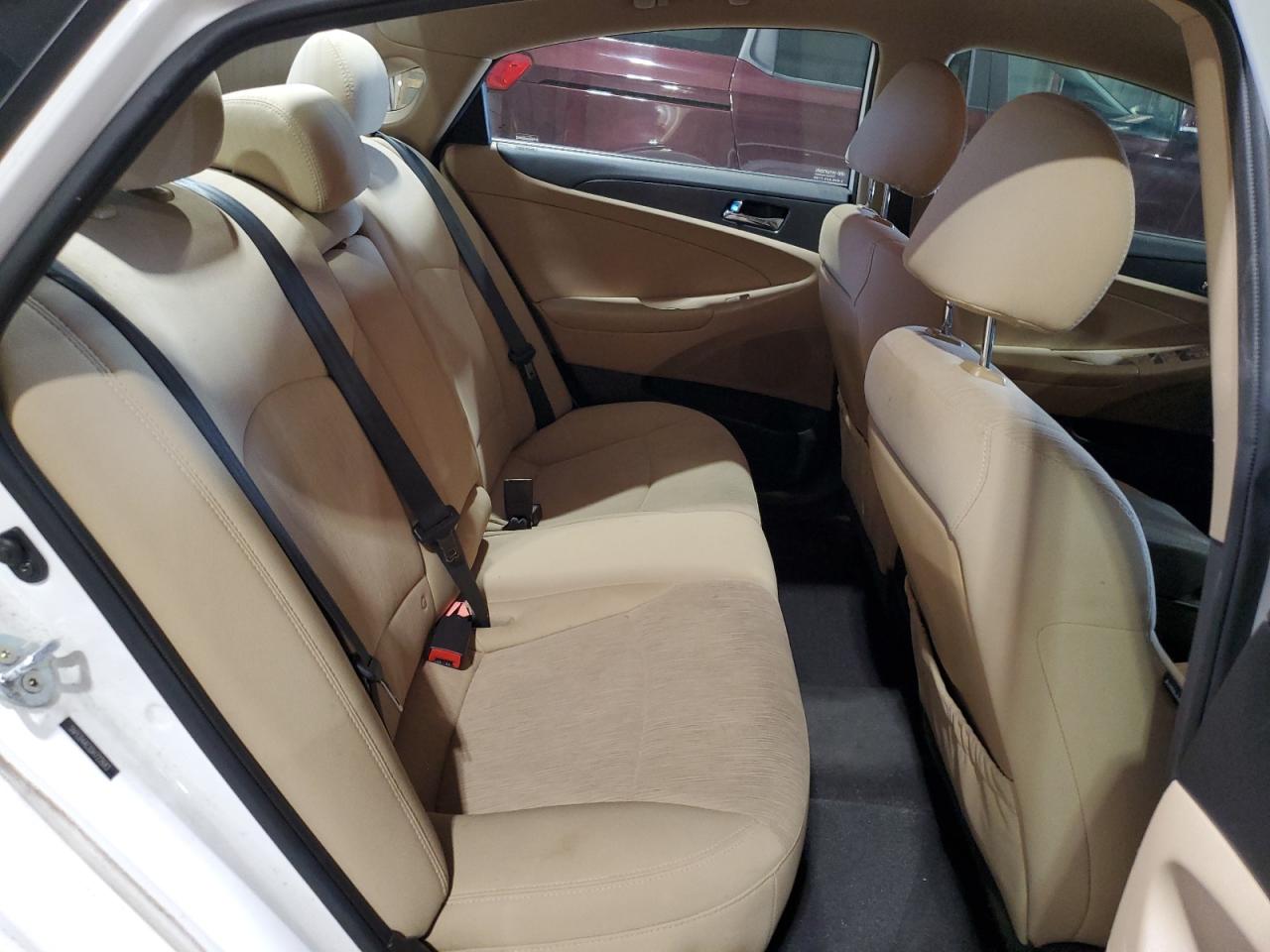 2013 Hyundai Sonata - Image 10