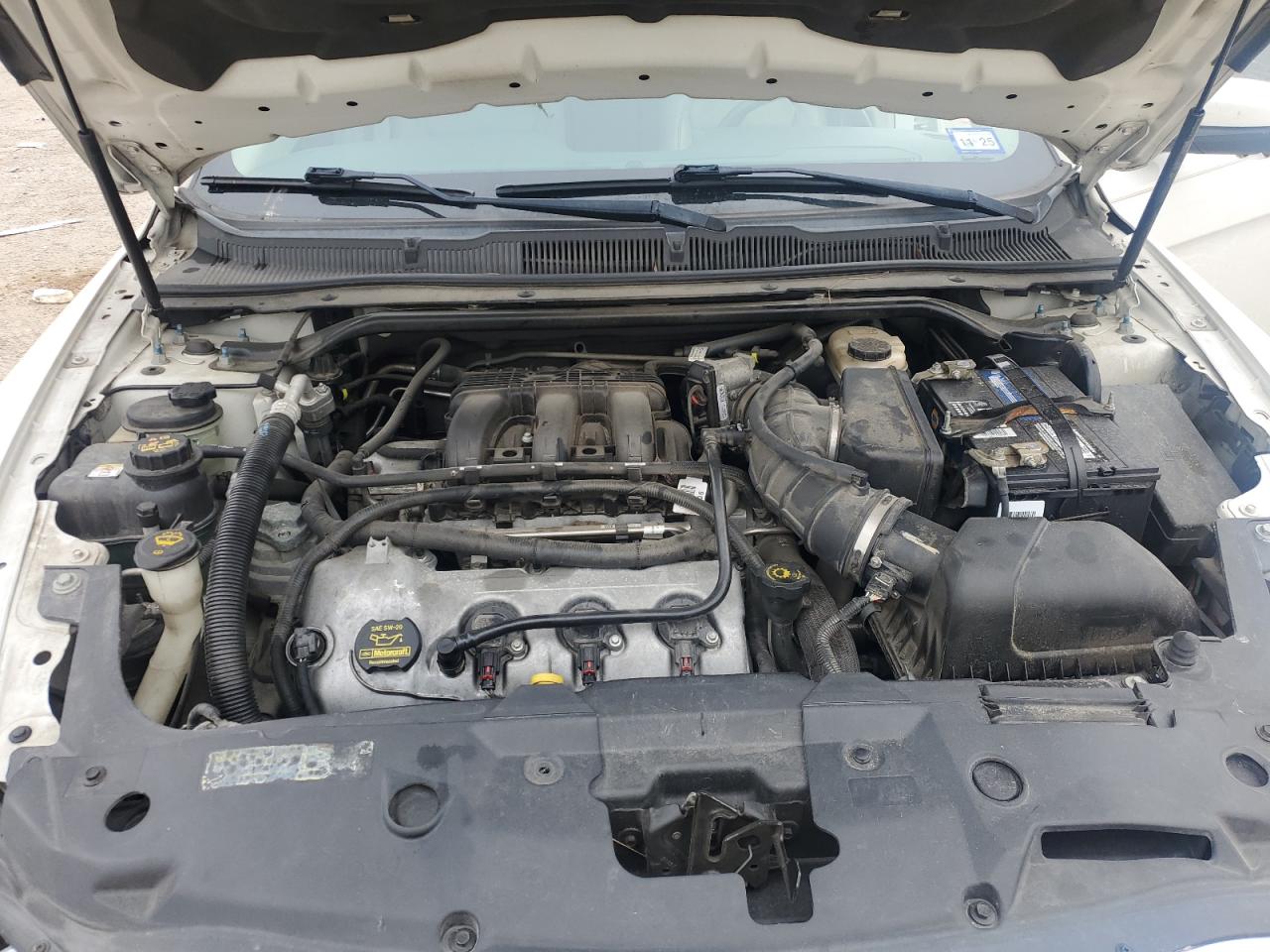 2010 Ford Taurus - Image 11