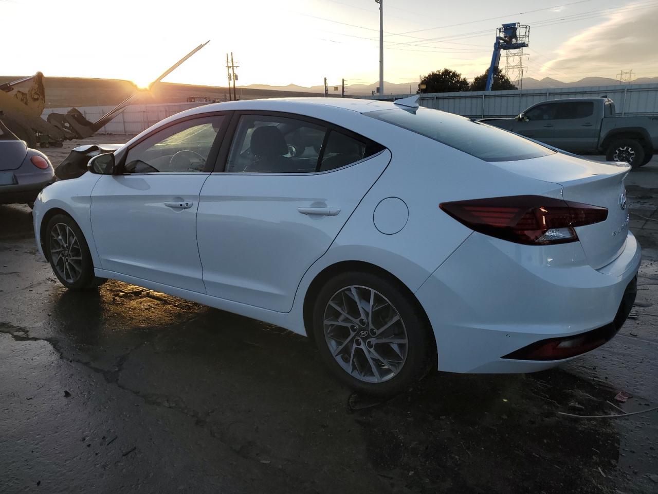 2019 Hyundai Elantra - Image 2