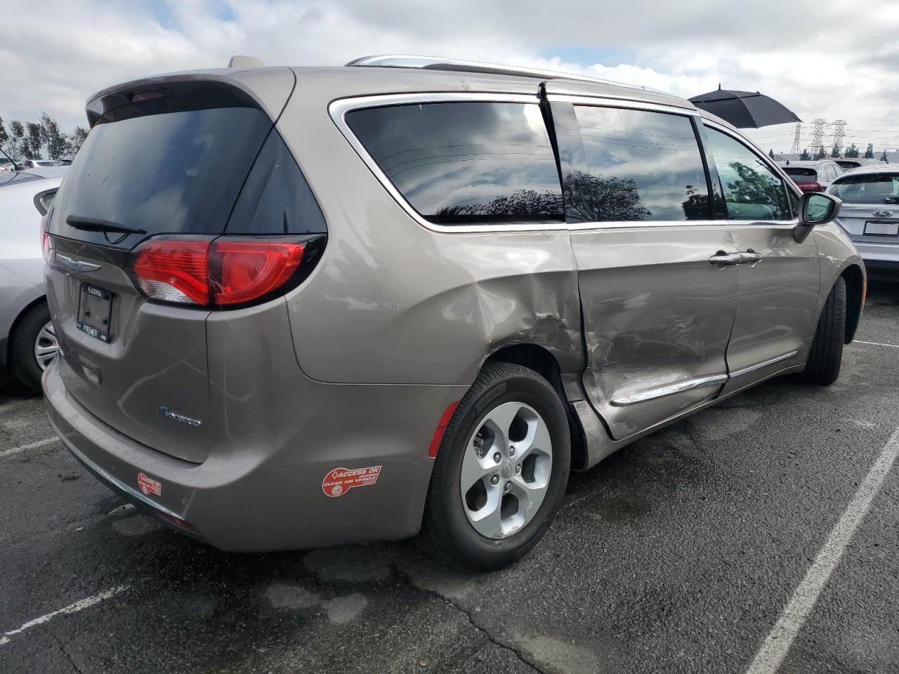 2018 Chrysler Pacifica - Image 3