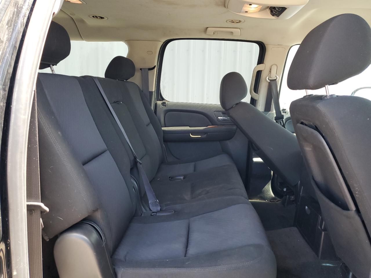 2010 GMC Yukon - Image 11