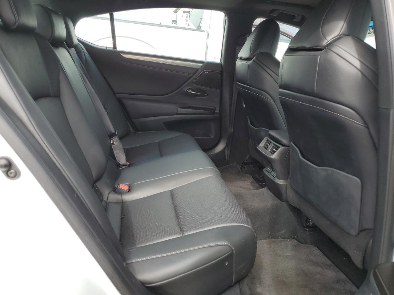 2019 Lexus ES - Image 10