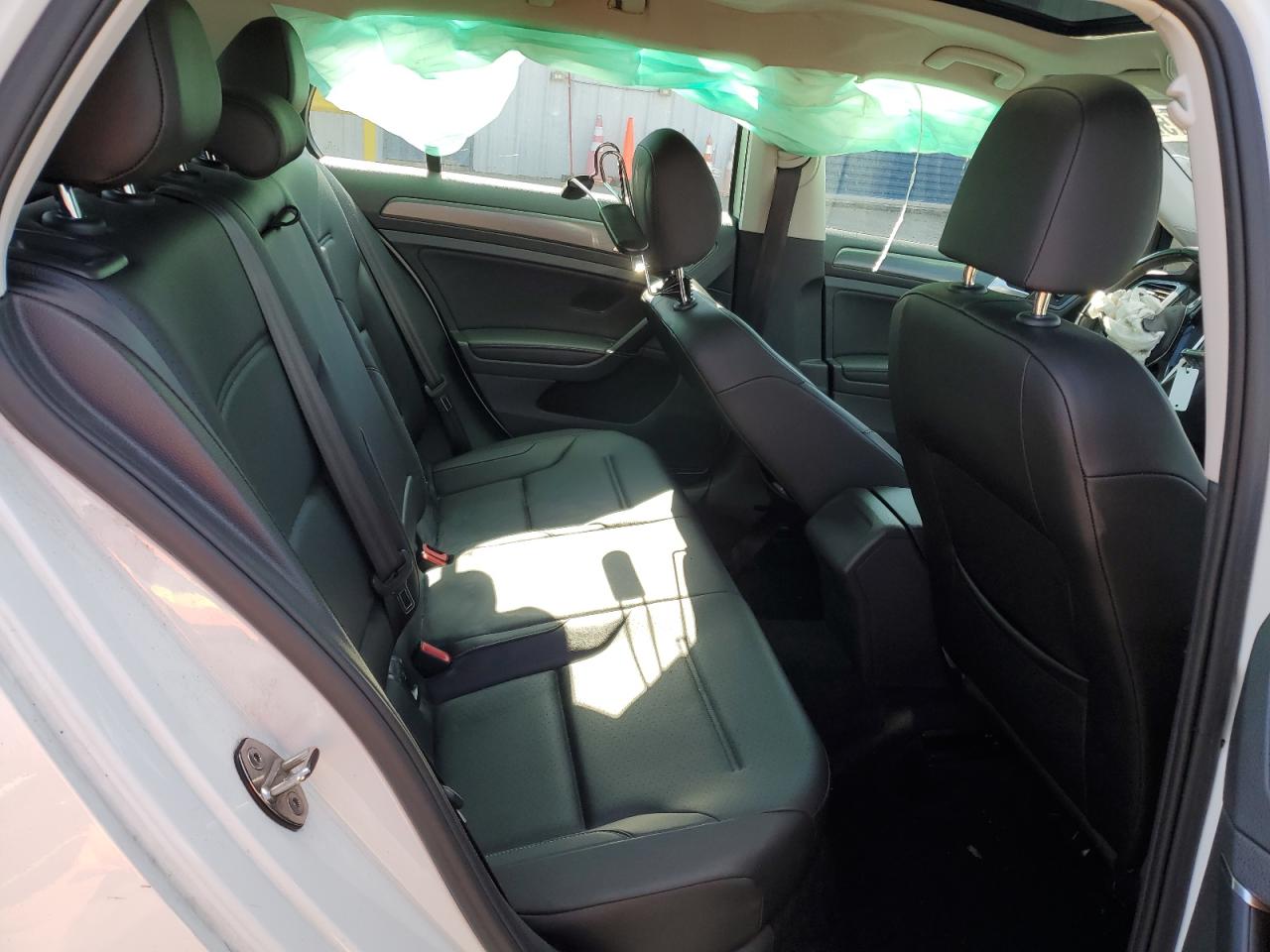 2018 Volkswagen Golf - Image 12