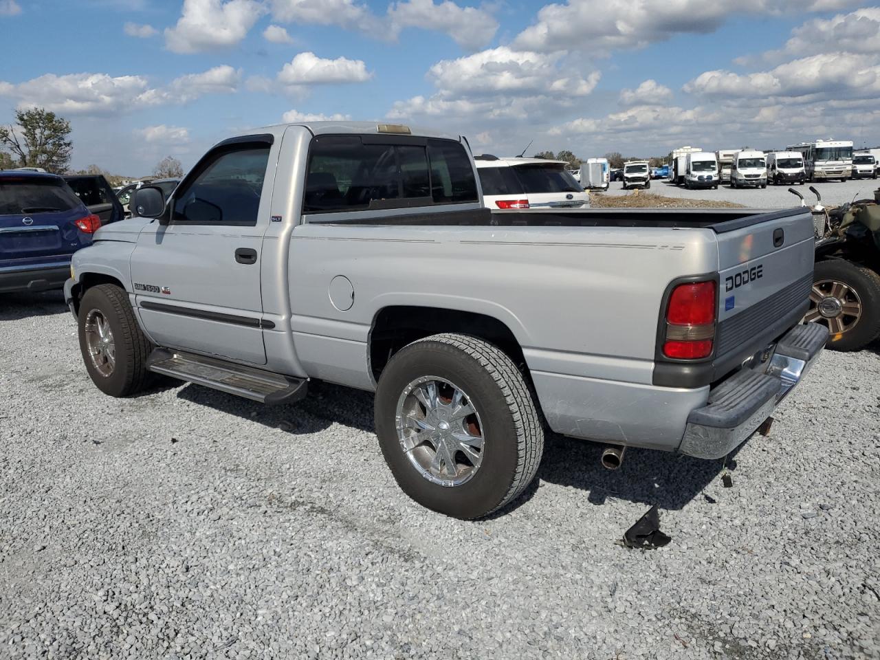 2000 Dodge RAM - Image 2