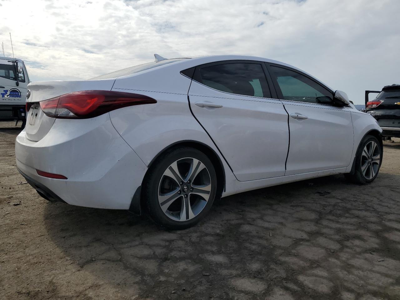 2015 Hyundai Elantra - Image 3