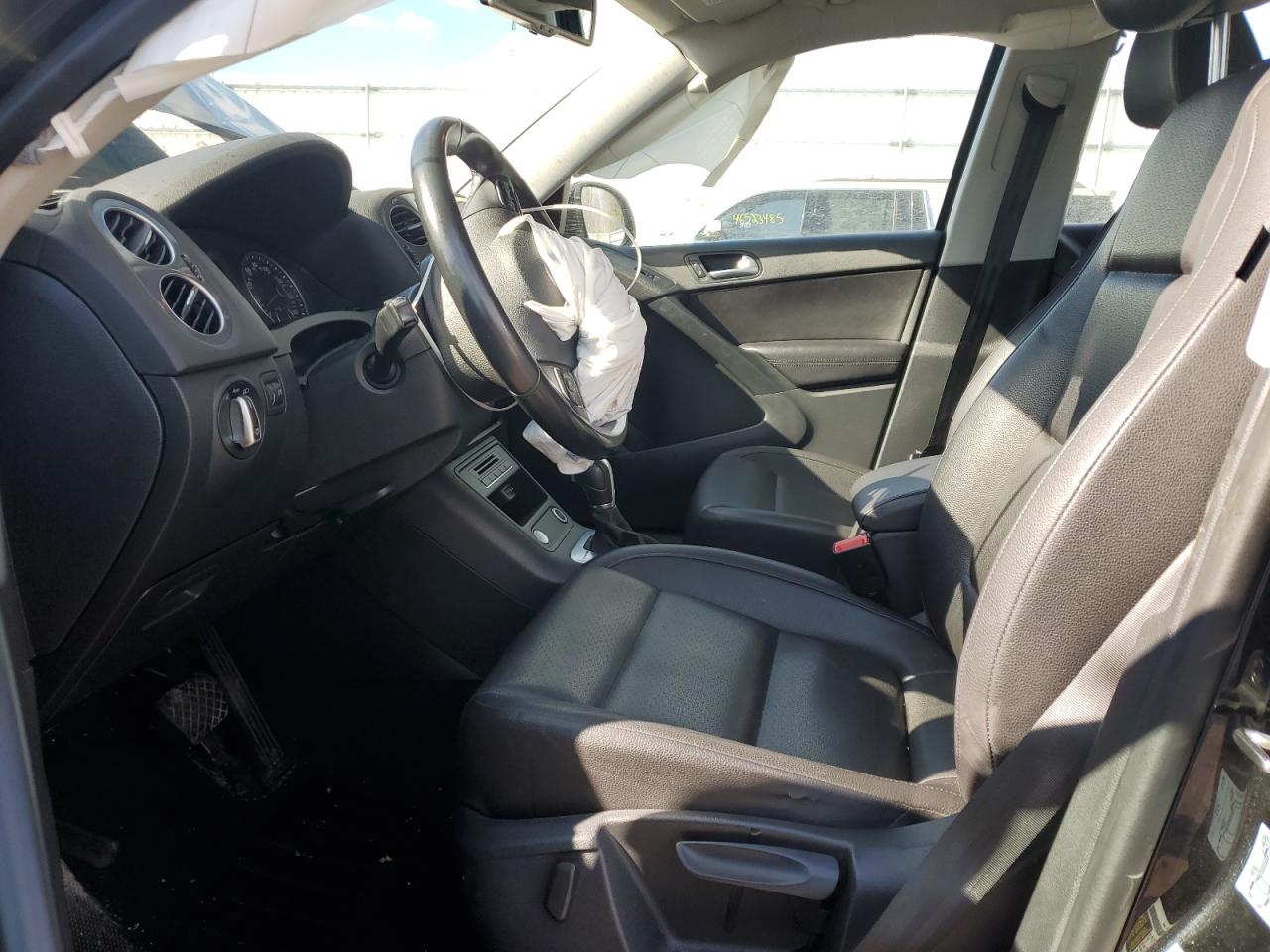 2017 Volkswagen Tiguan - Image 7