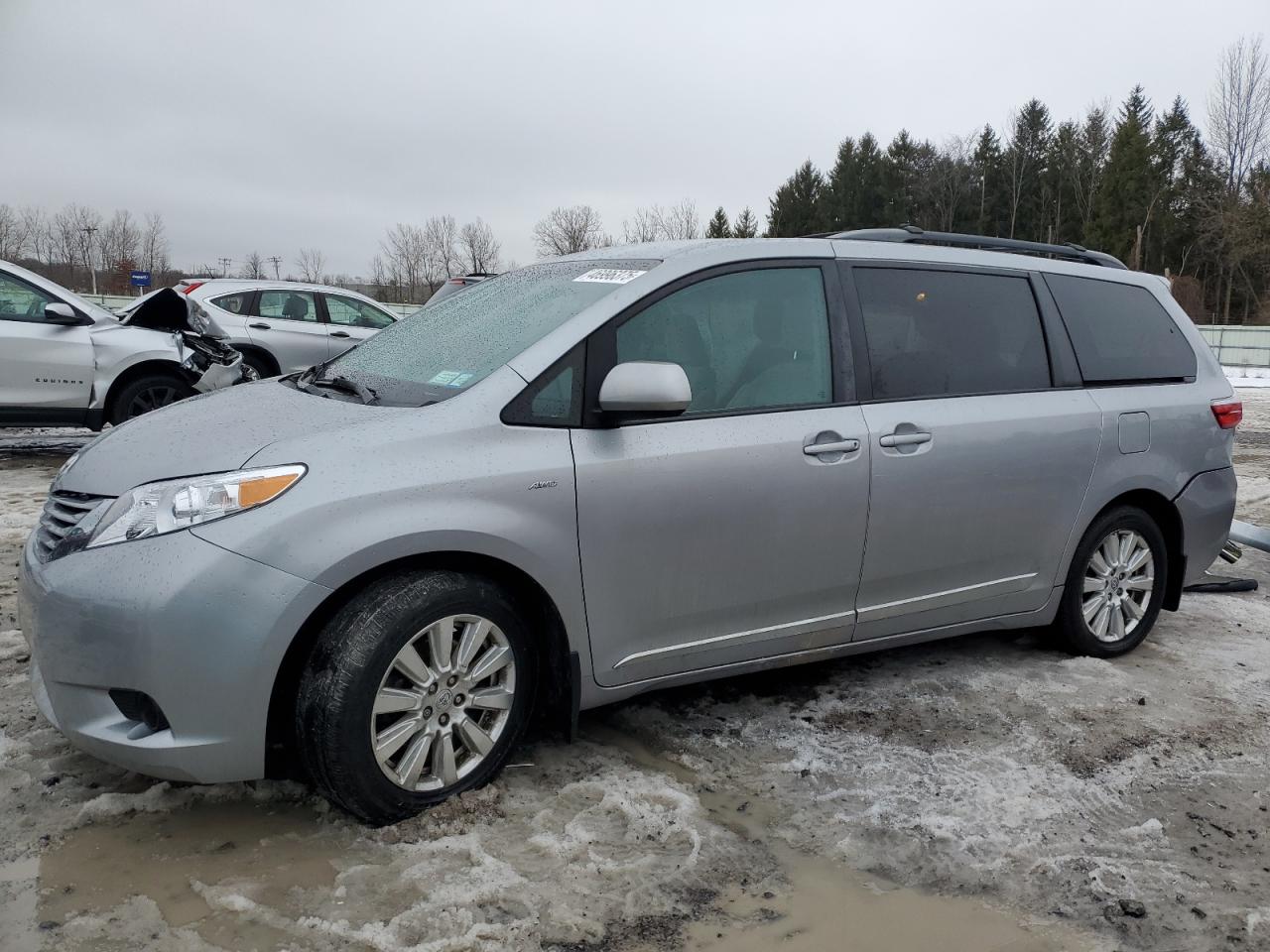 2017 Toyota Sienna - Image 1