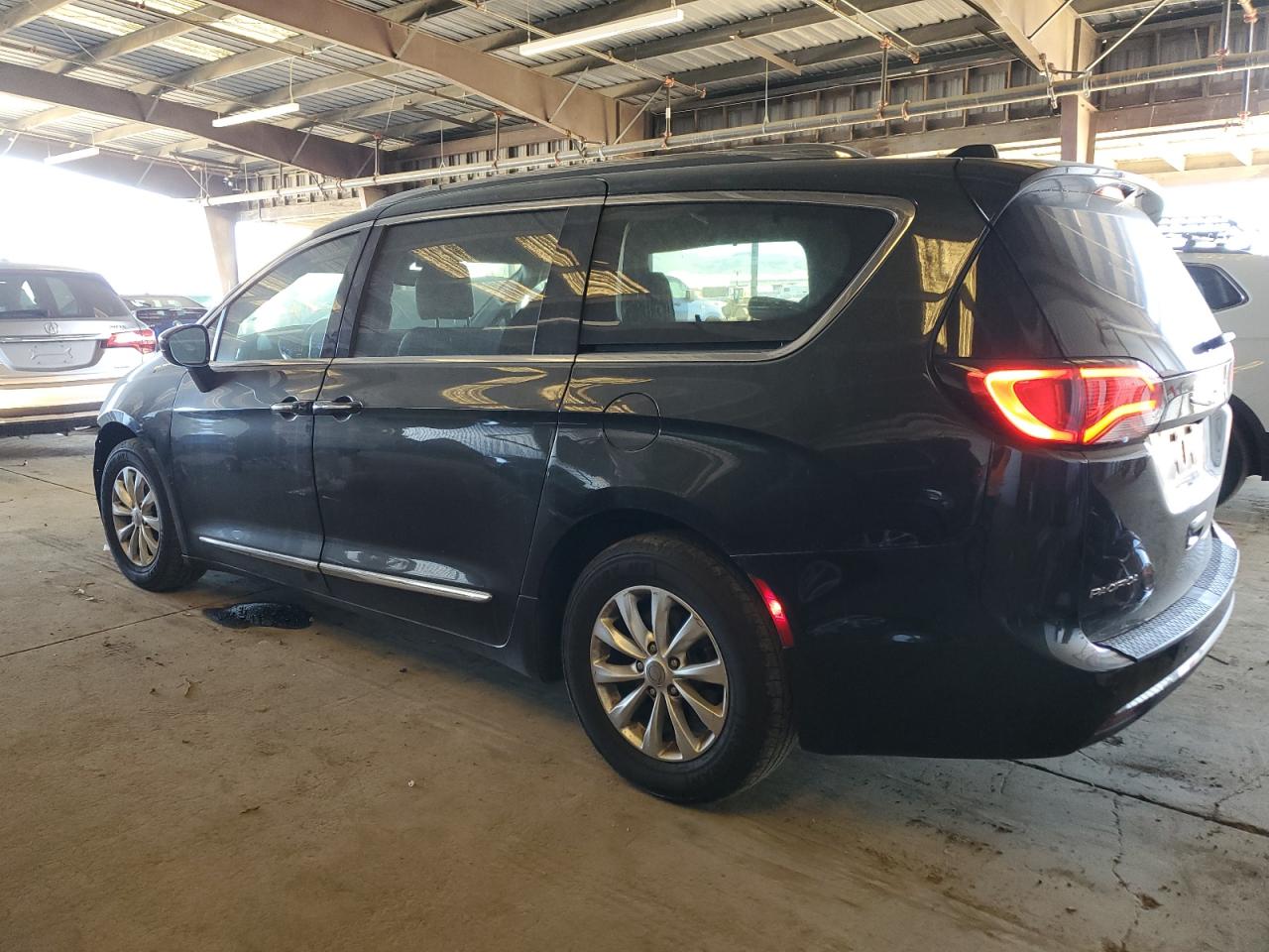 2019 Chrysler Pacifica - Image 2