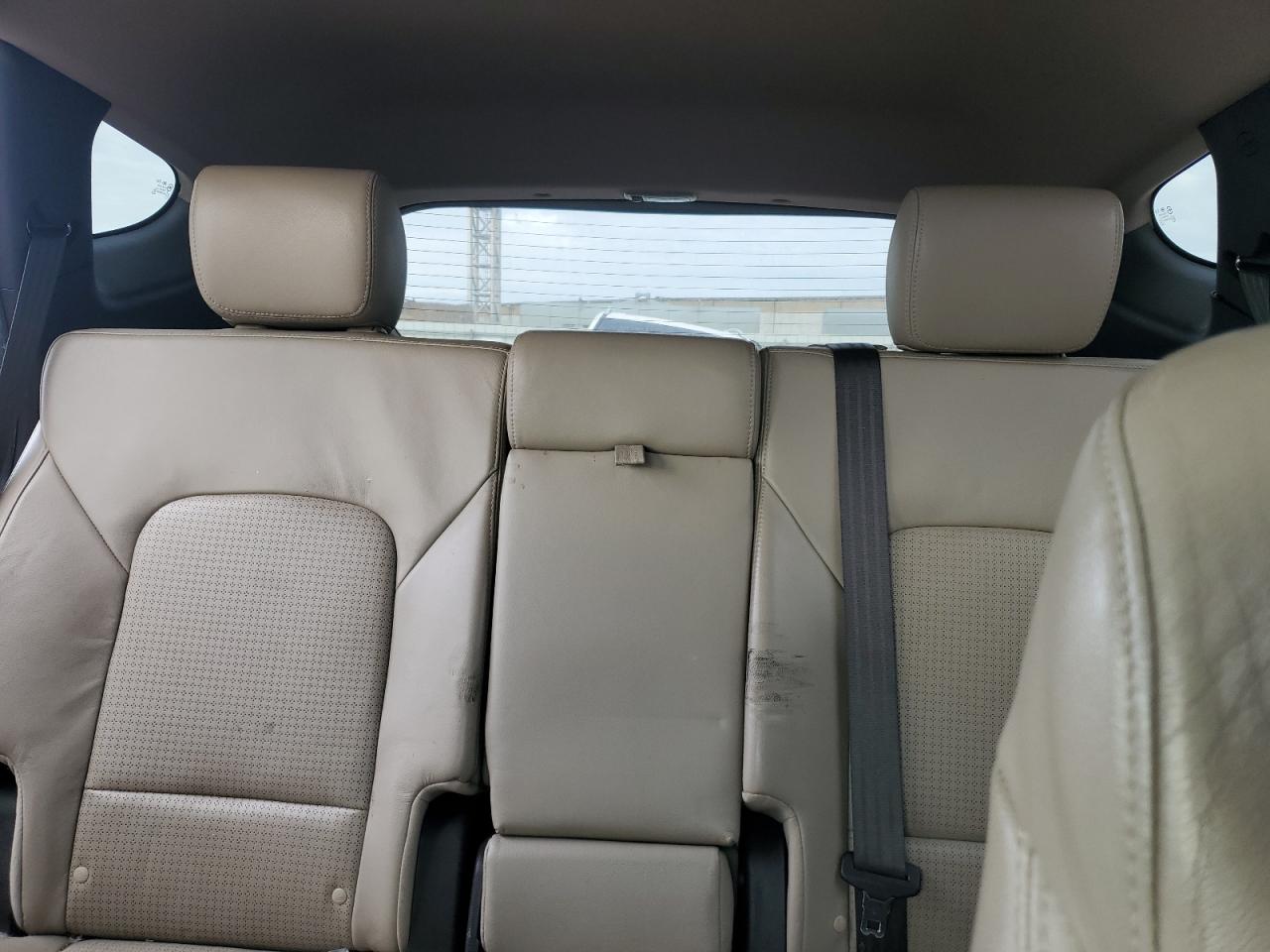 2013 Hyundai Santa Fe - Image 10