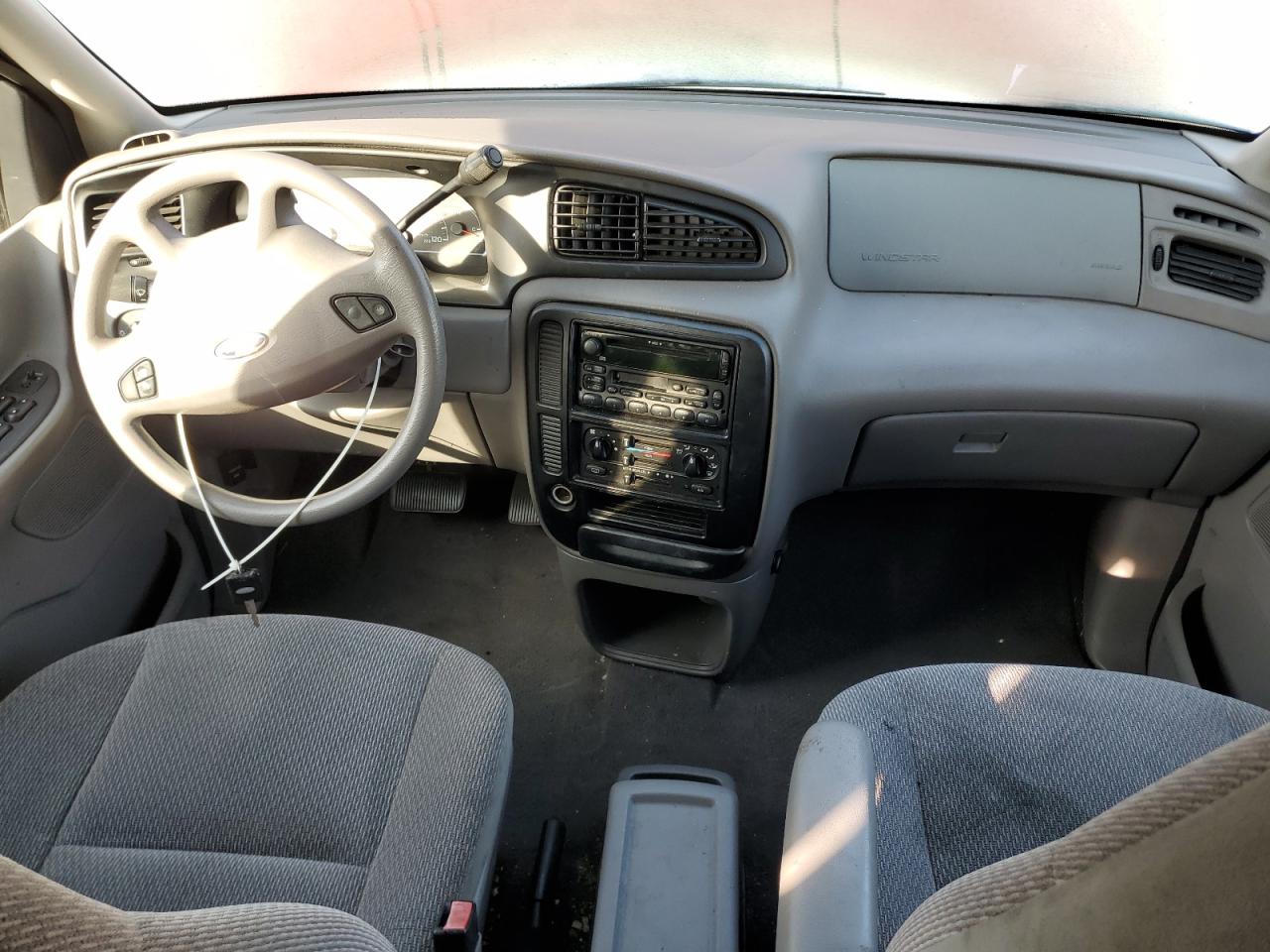 2003 Ford Windstar - Image 8