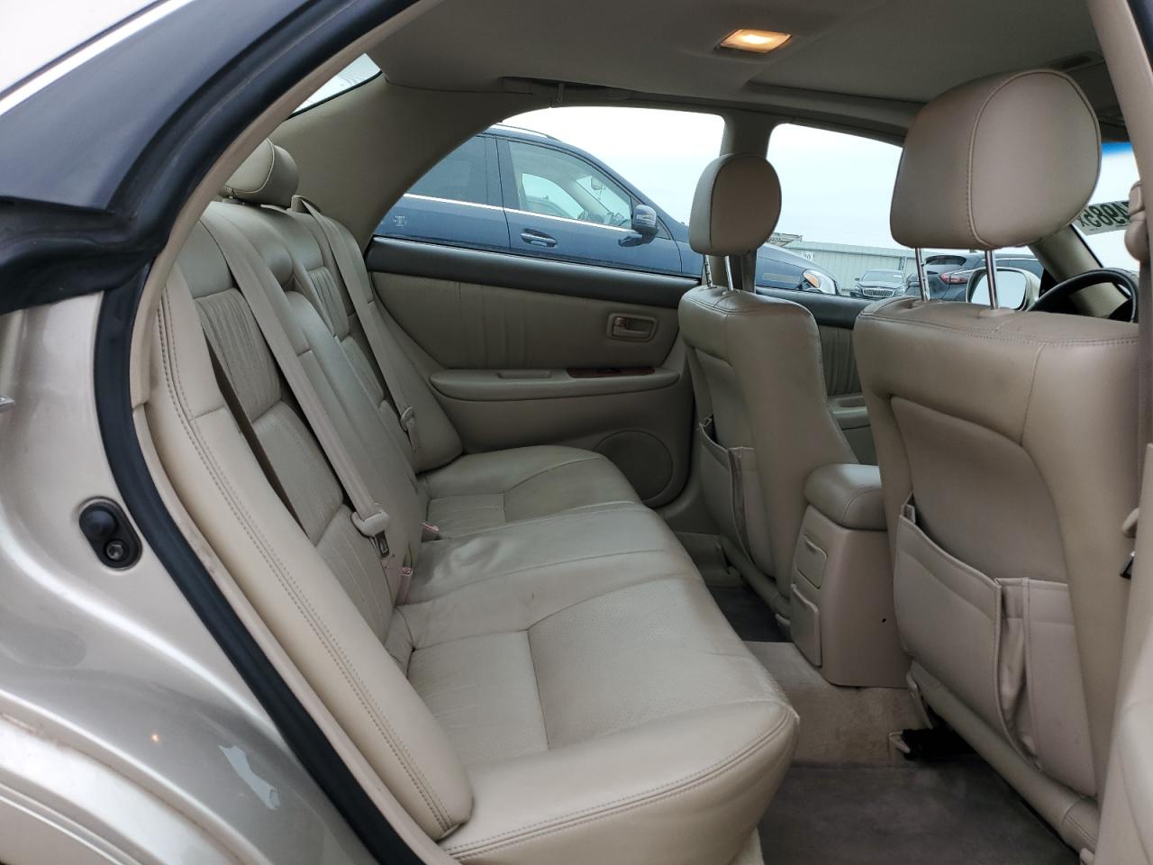 1999 Lexus ES - Image 10