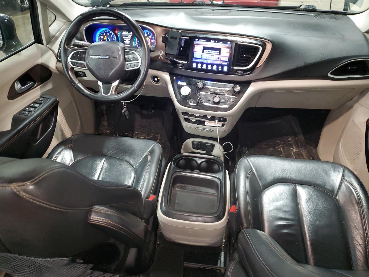 2017 Chrysler Pacifica - Image 8