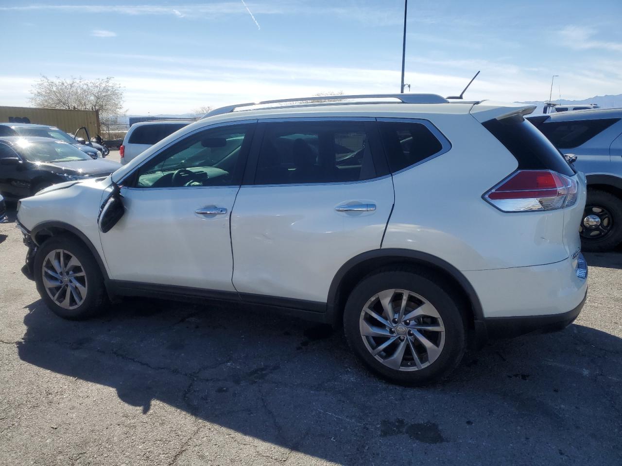 2015 Nissan Rogue - Image 2