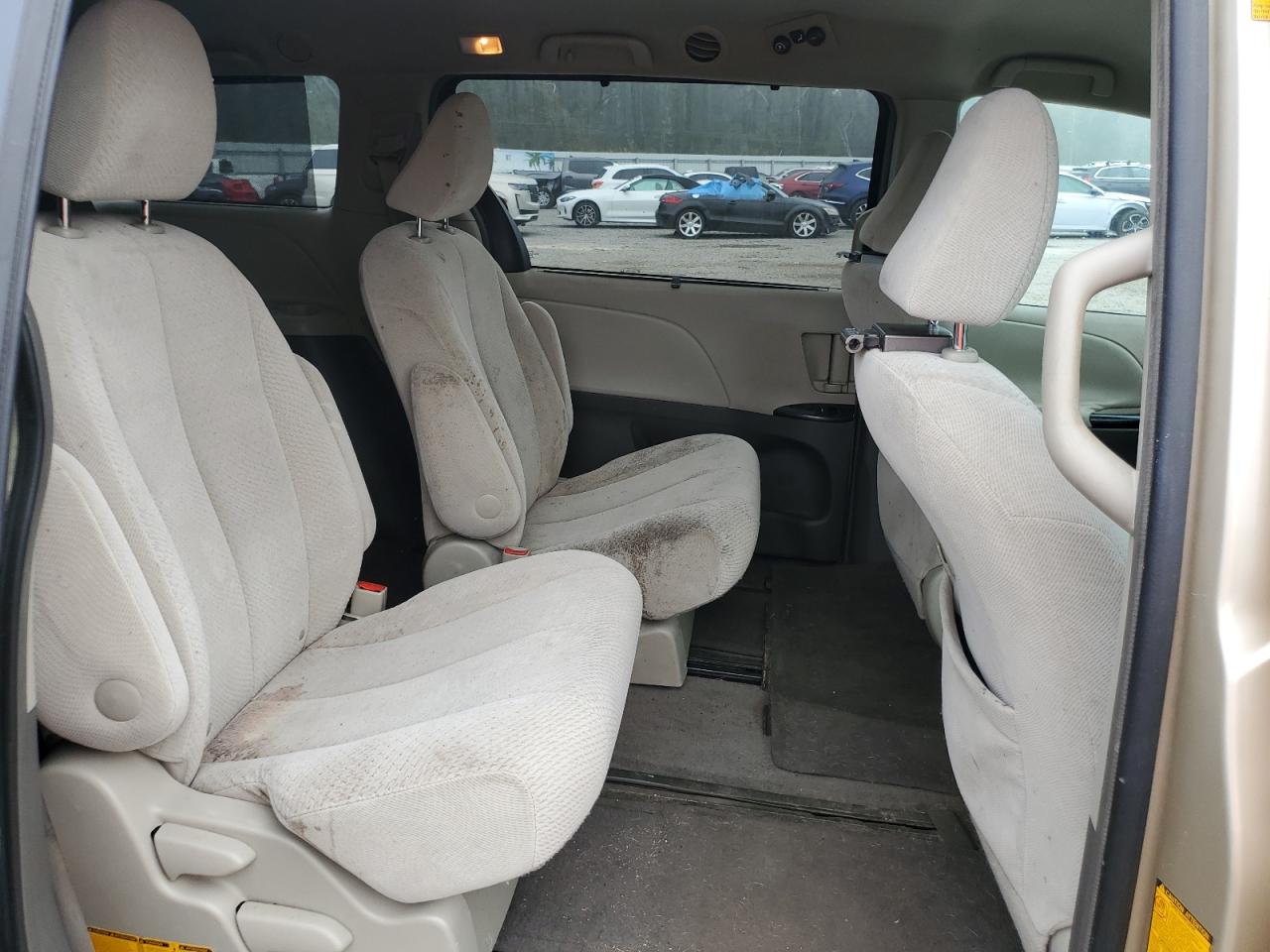 2011 Toyota Sienna - Image 11