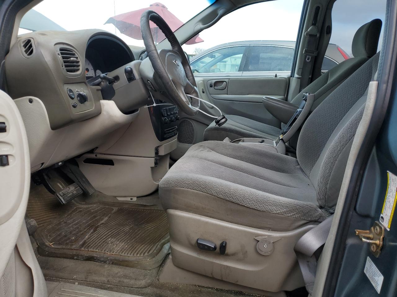2005 Dodge Caravan - Image 7