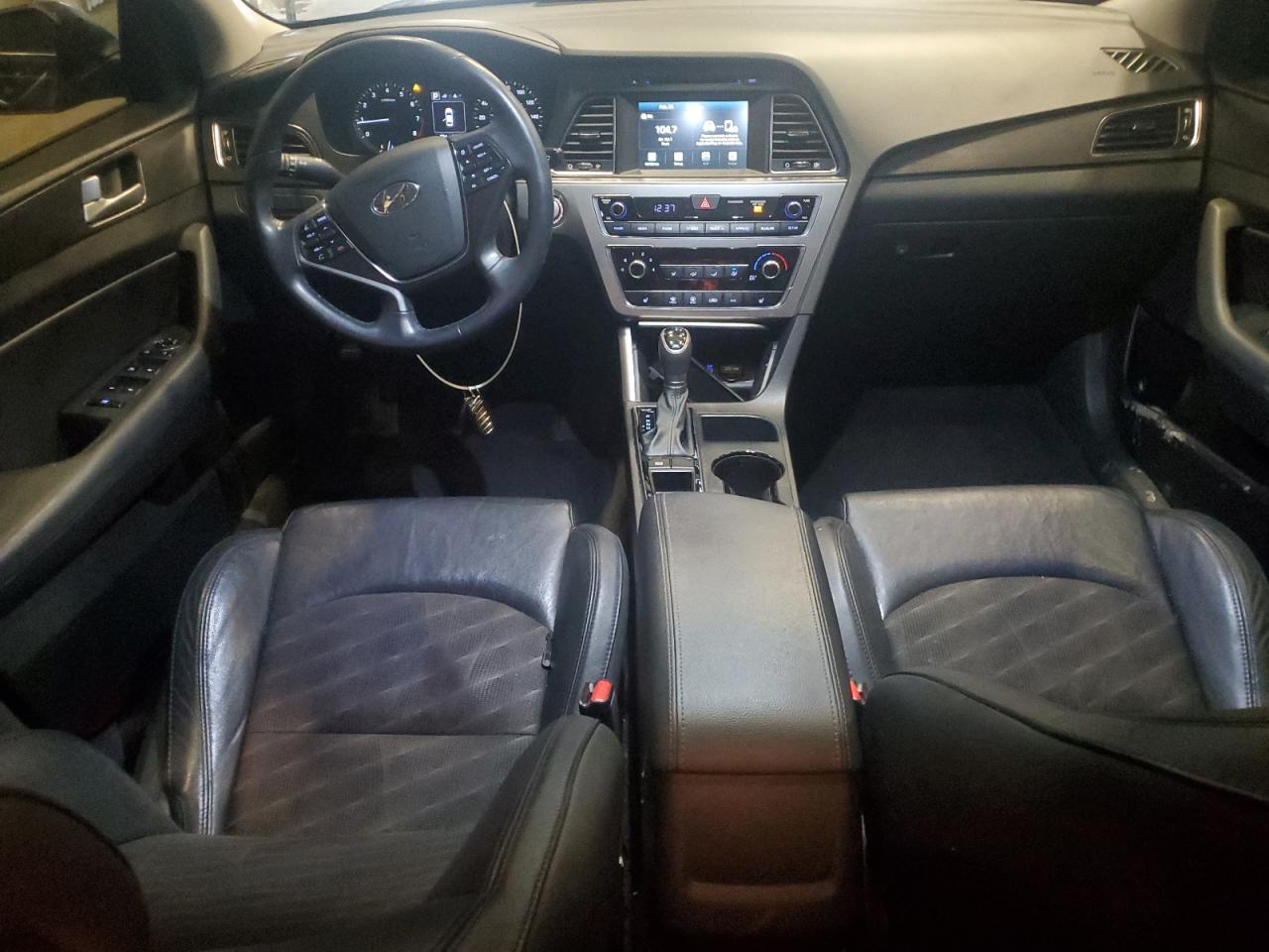 2017 Hyundai Sonata - Image 8