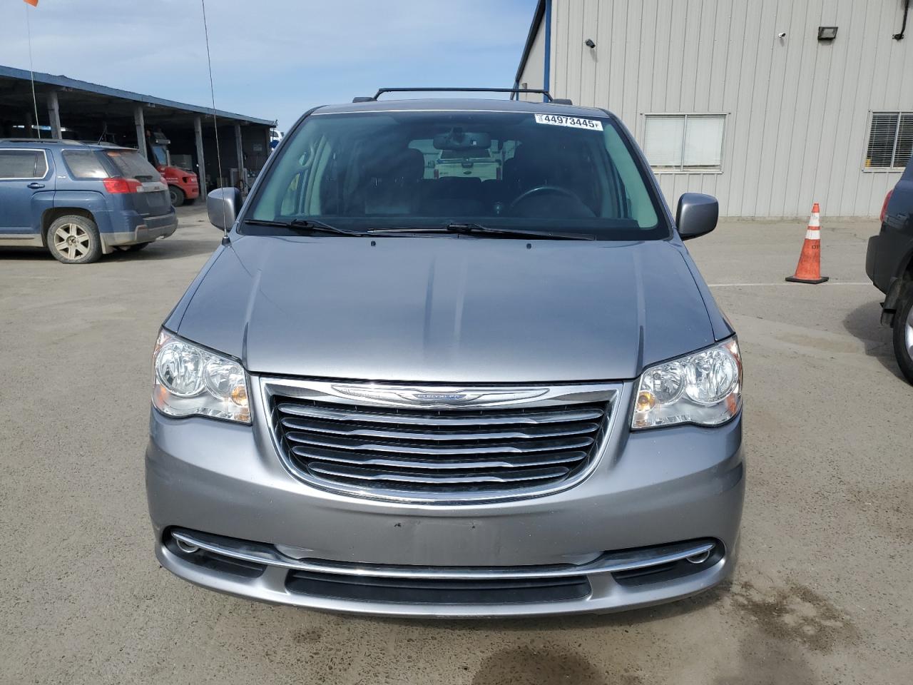 2016 Chrysler Town & Country - Image 5