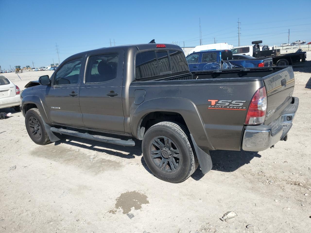 2015 Toyota Tacoma - Image 2