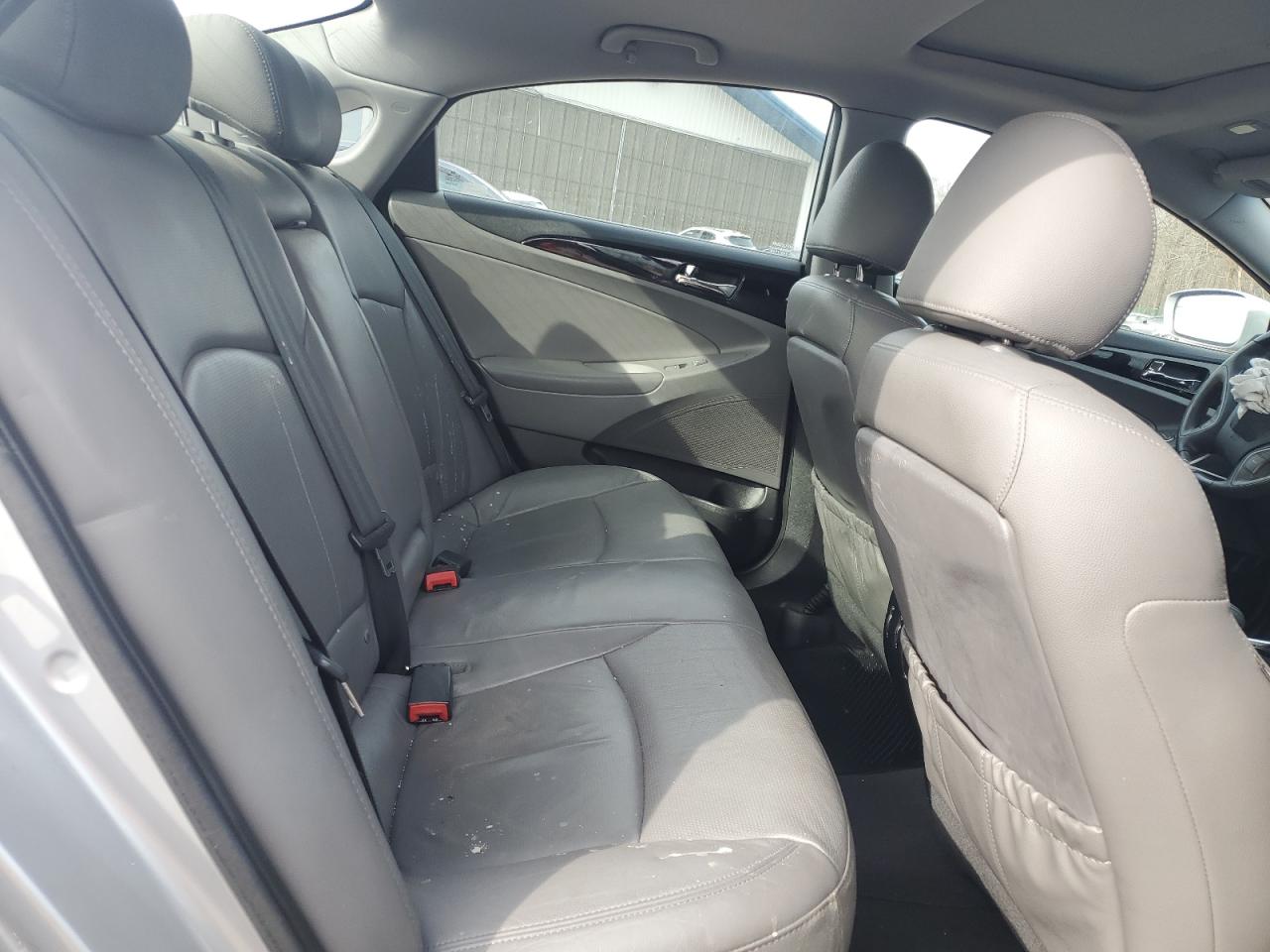 2011 Hyundai Sonata - Image 10