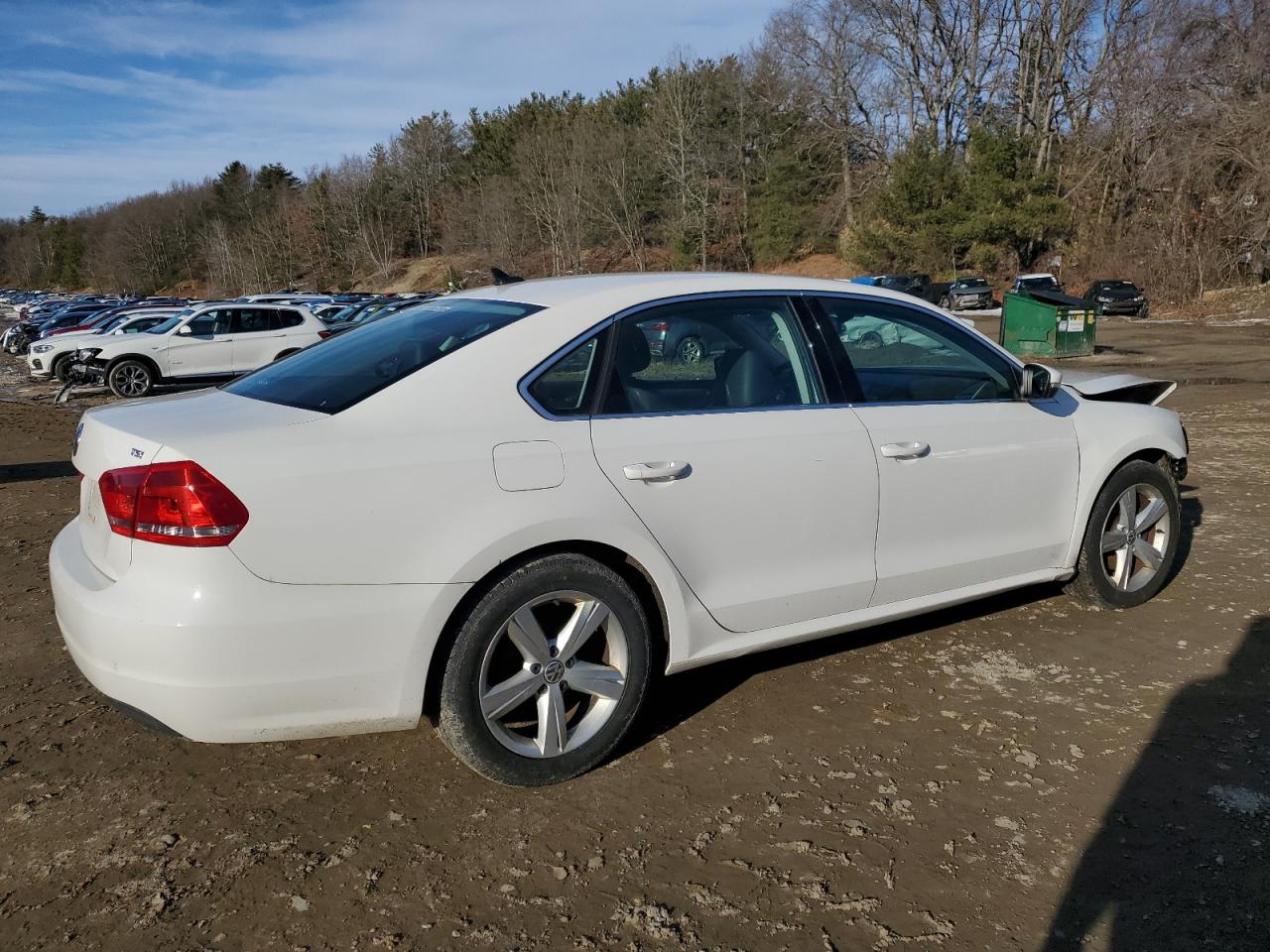 2015 Volkswagen Passat - Image 3