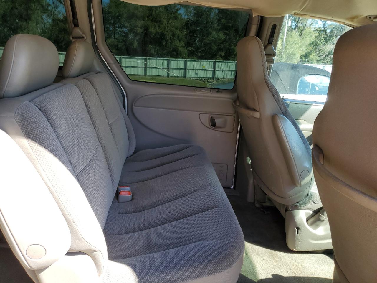 2003 Dodge Caravan - Image 11