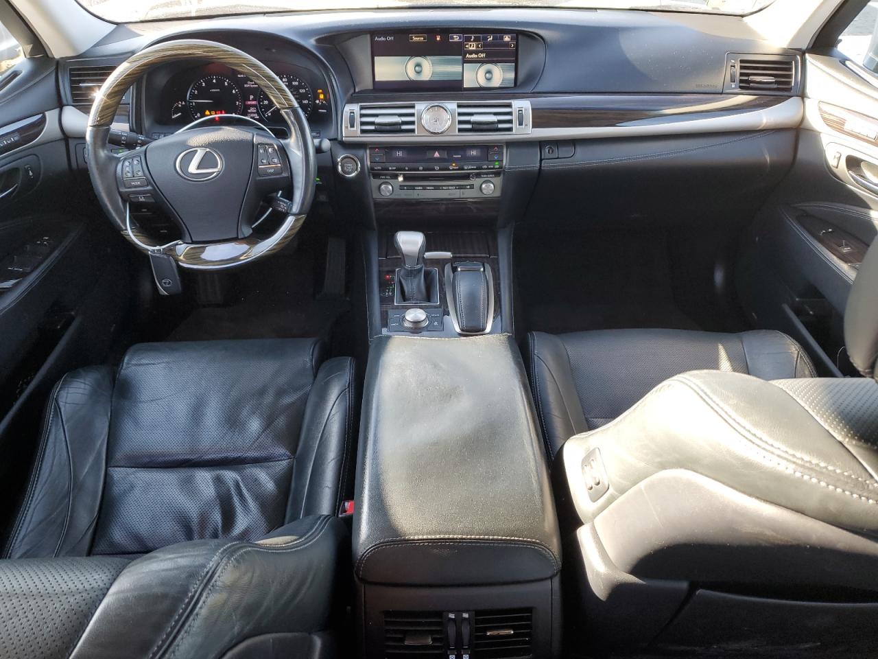 2015 Lexus LS - Image 8