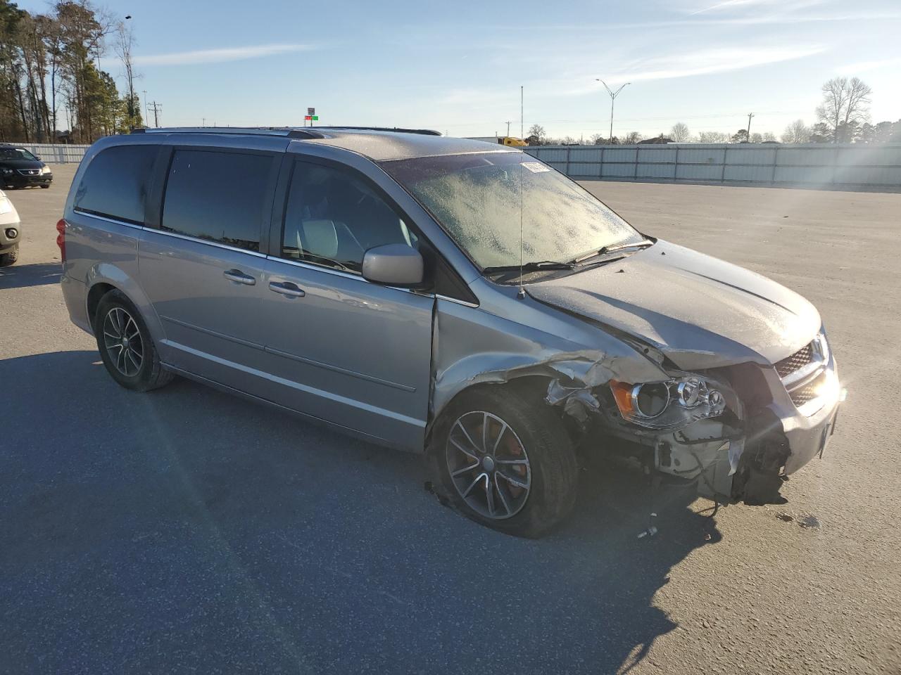 2017 Dodge Caravan - Image 4