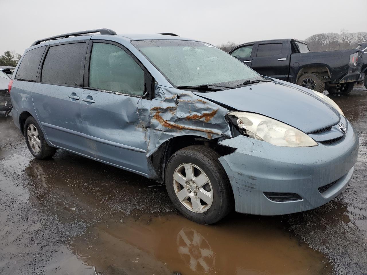 2010 Toyota Sienna - Image 4