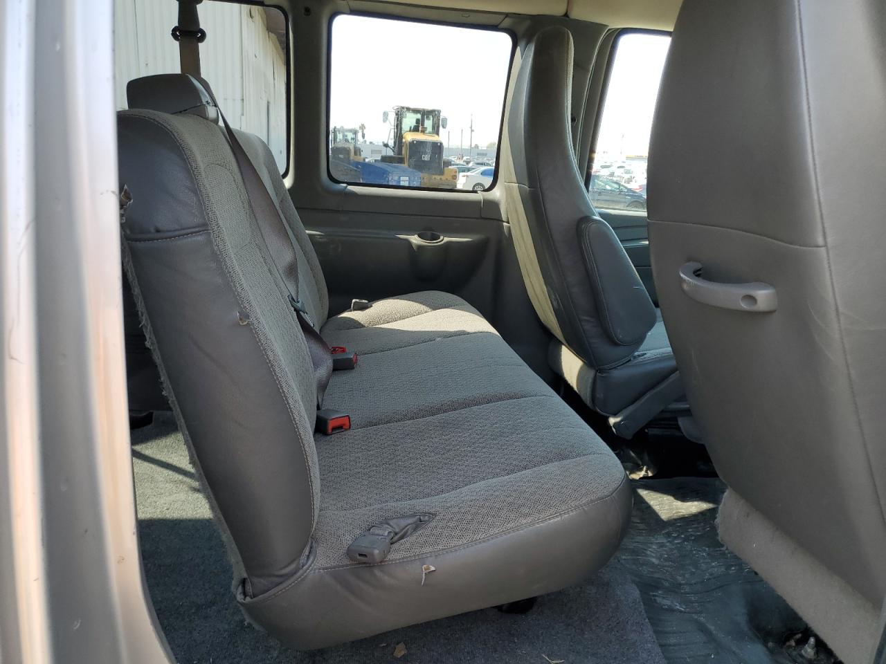 2014 Chevrolet Express - Image 11