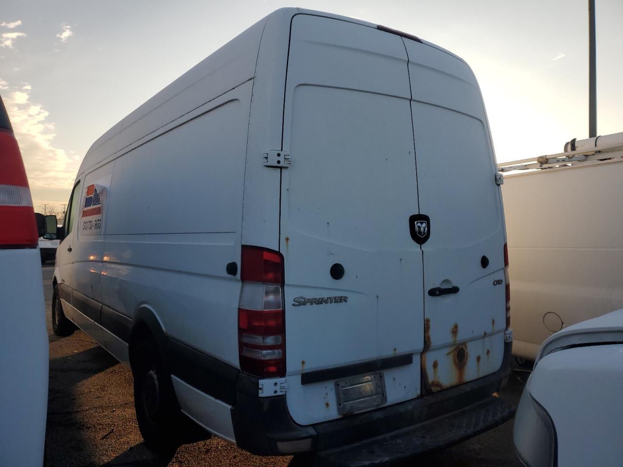 2008 Dodge Sprinter - Image 2