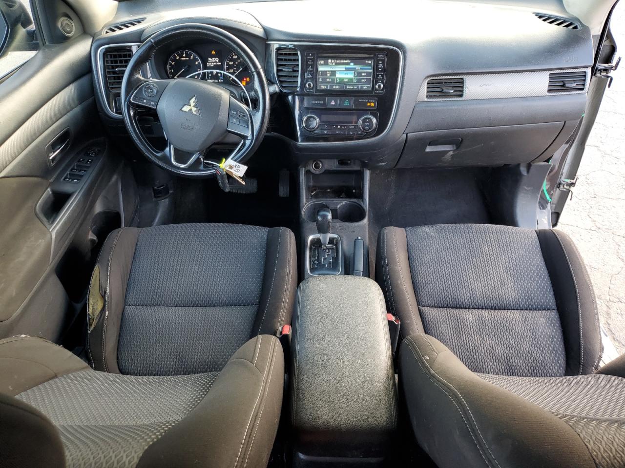 2016 Mitsubishi Outlander - Image 8