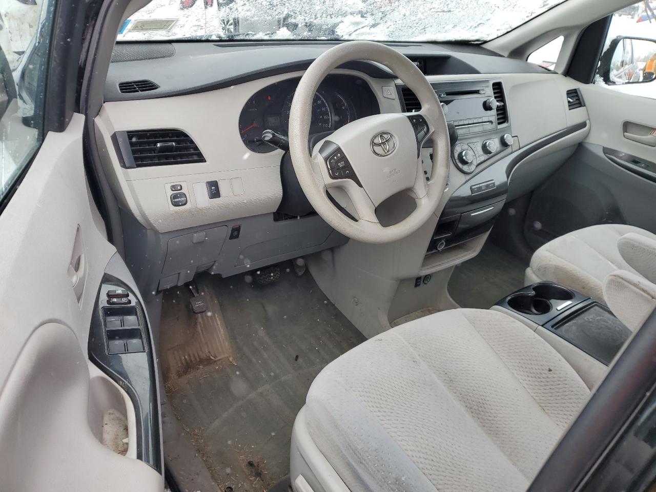 2012 Toyota Sienna - Image 8
