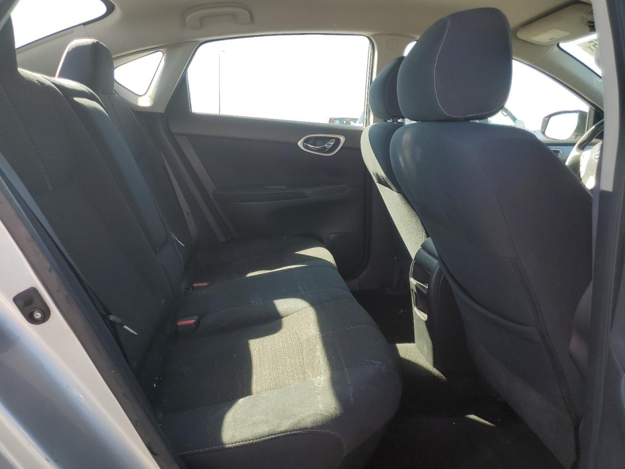 2015 Nissan Sentra - Image 10