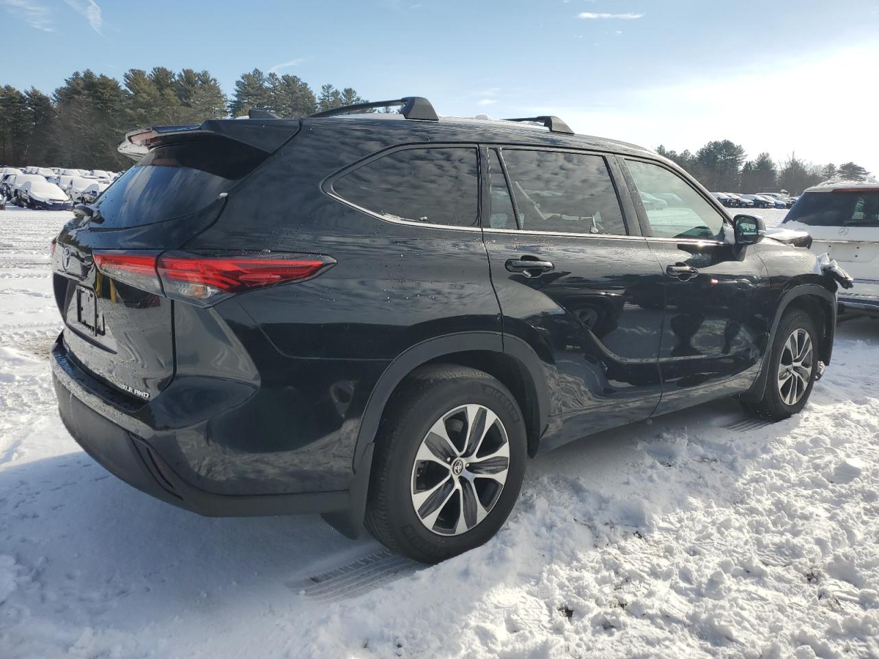 2021 Toyota Highlander - Image 3