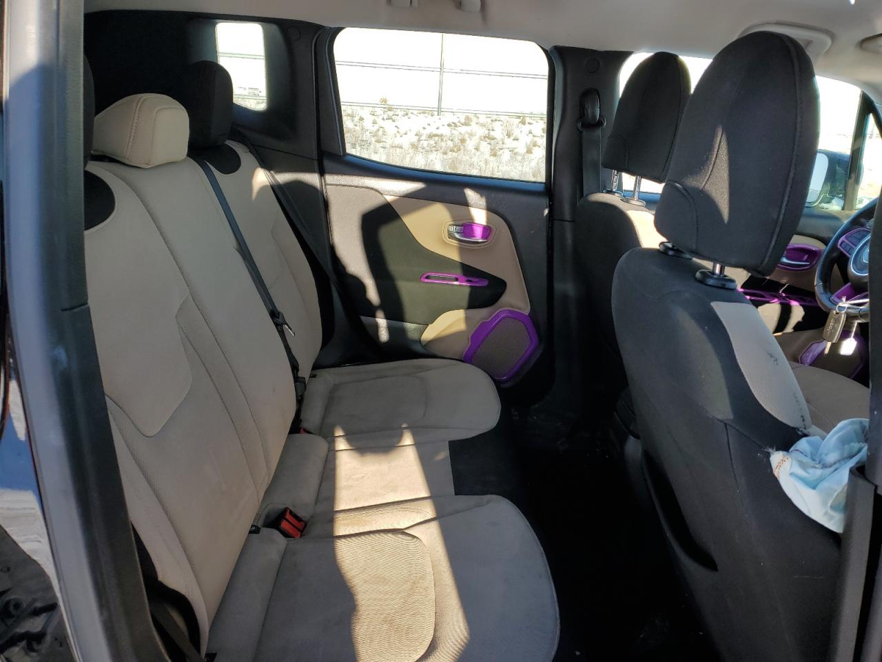 2015 Jeep Renegade - Image 11