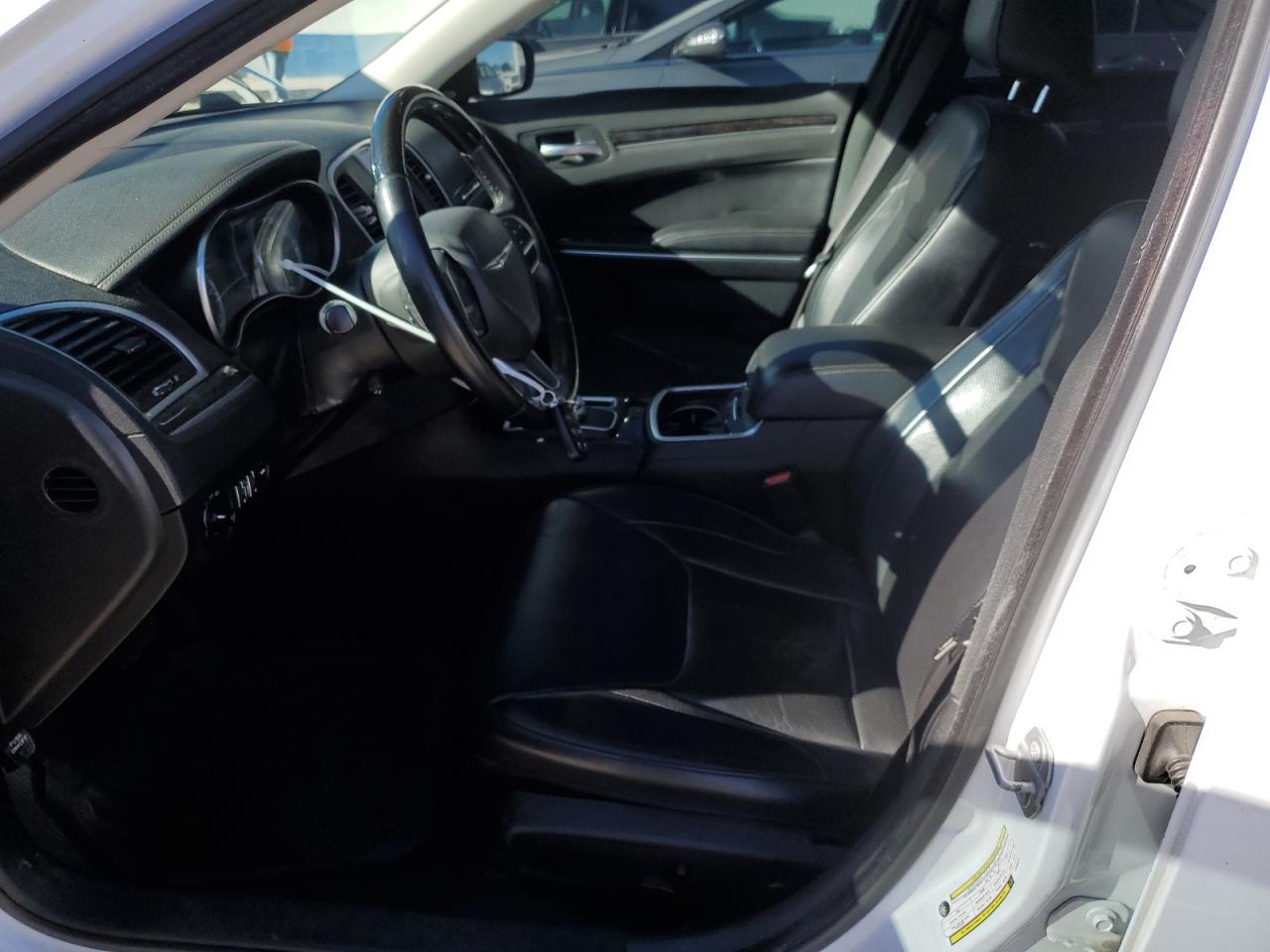 2018 Chrysler 300 - Image 7