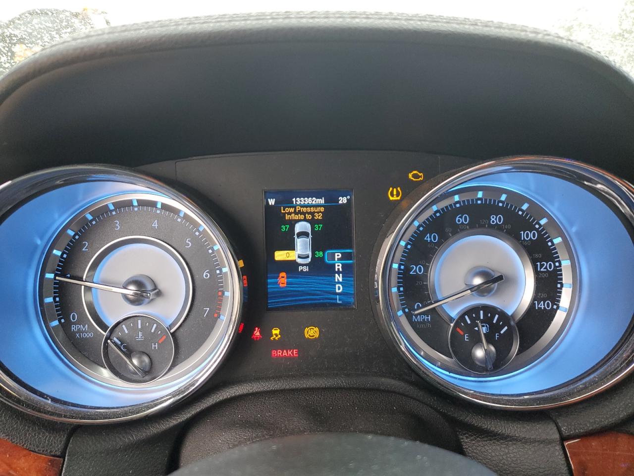 2014 Chrysler 300 - Image 9