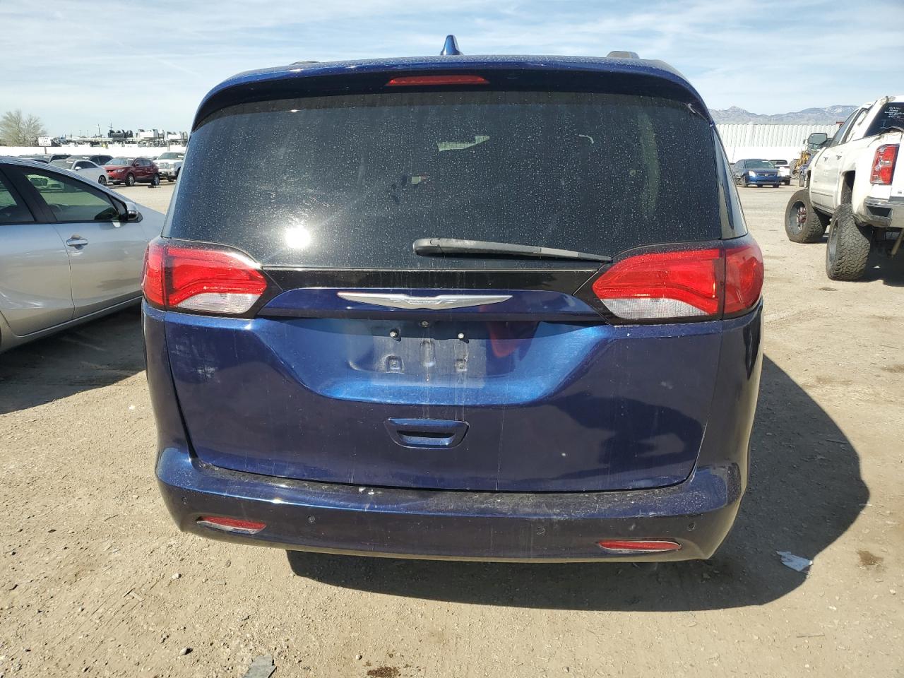 2017 Chrysler Pacifica - Image 6