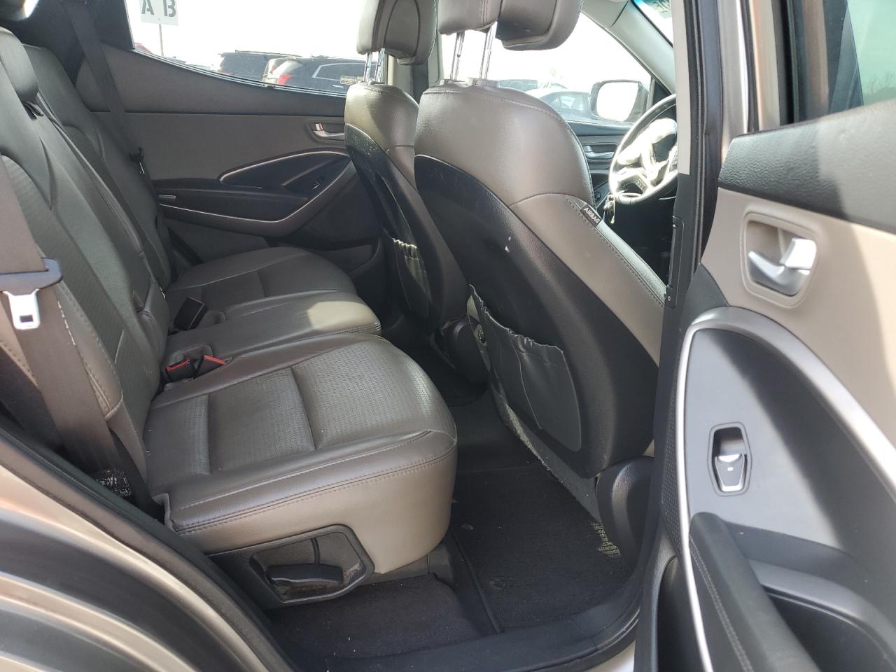 2015 Hyundai Santa Fe - Image 10