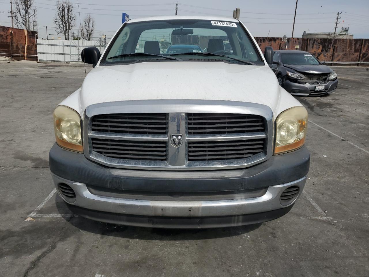 2006 Dodge RAM - Image 5