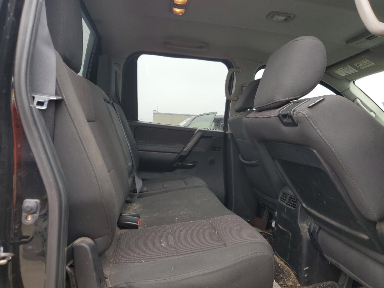 2013 Nissan Titan - Image 10