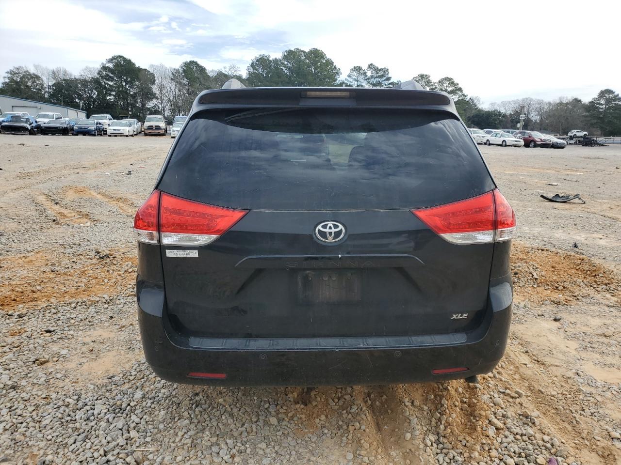 2013 Toyota Sienna - Image 6