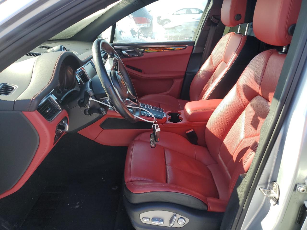 2016 Porsche Macan - Image 7